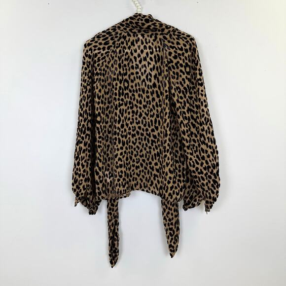 kate spade new york
Modern Leopard Shirt🩶 - Picture 5 of 10